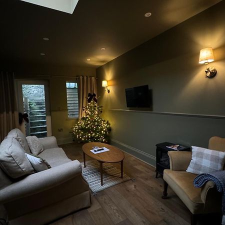 Peaceful Apartment In The Heart Of Frome Bagian luar foto