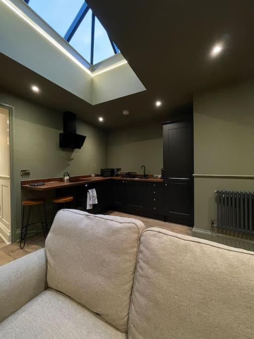 Peaceful Apartment In The Heart Of Frome Bagian luar foto